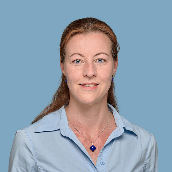 Evdiak Portraitbild von Christine West