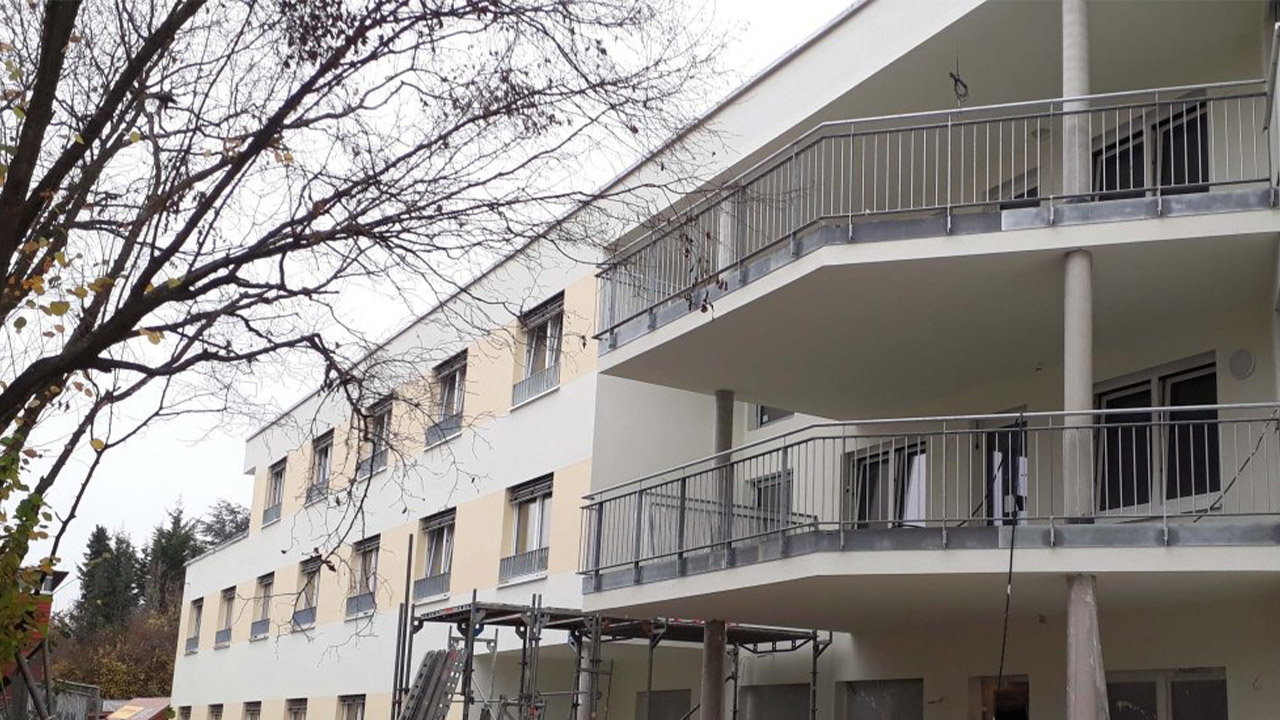 Evdiak Bild der Balkone der Einrichtung während der Bauarbeiten