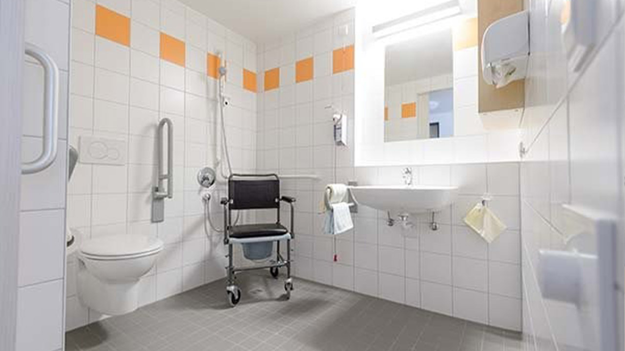 Evdiak Bild von einem Senioren gerechten Badezimmer