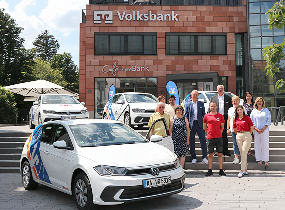 Evdiak Übergabe vom gespendeten Auto der Volksbank