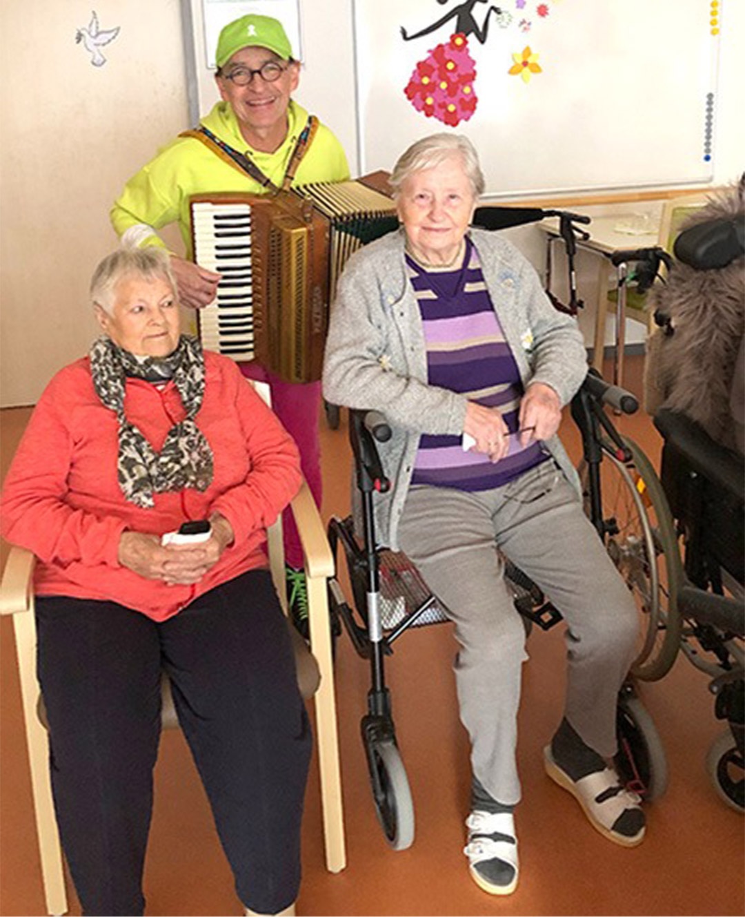 Evdiak Bild von Norbert Schrembs und zwei Seniorinnen