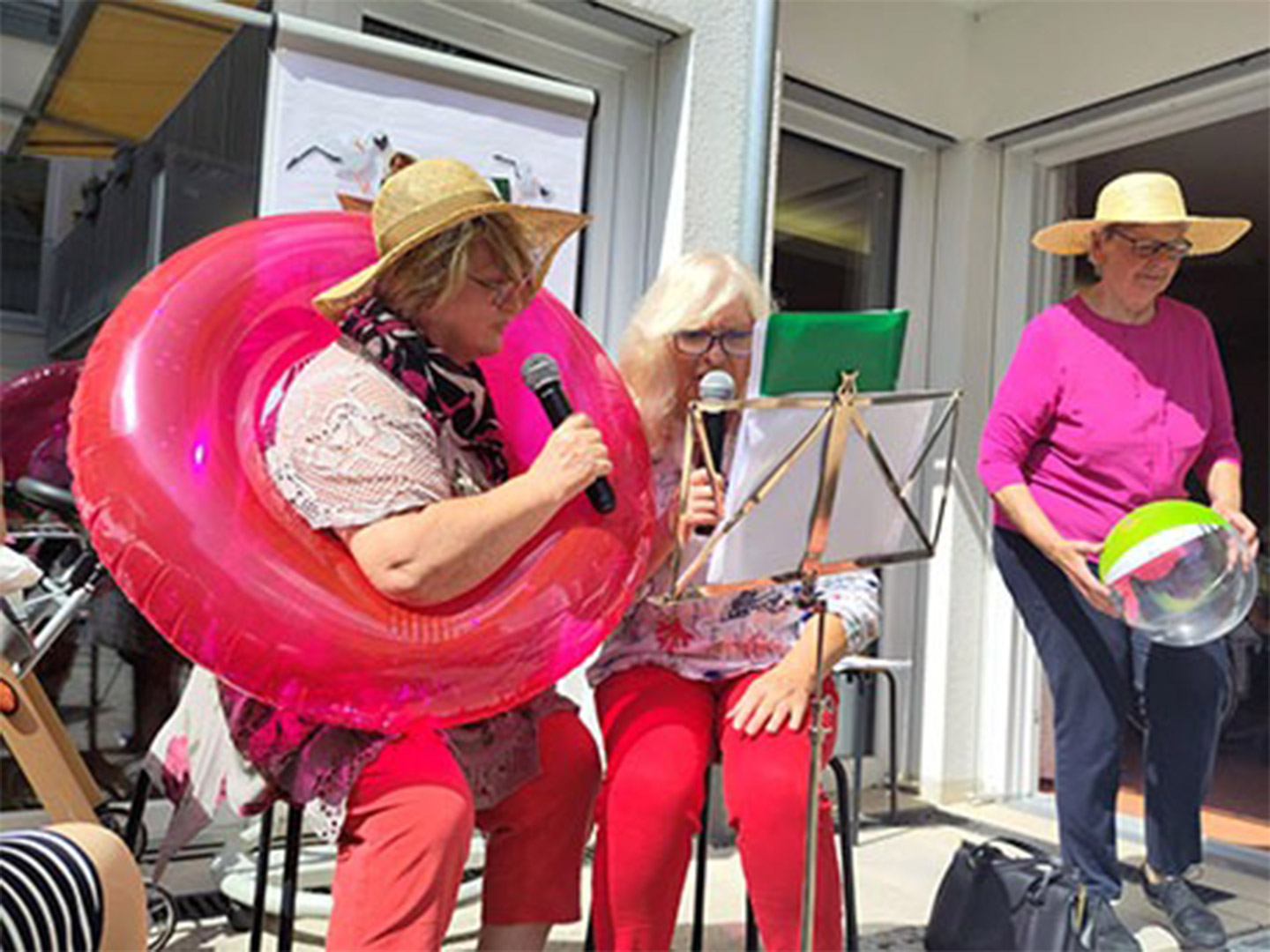 Evdiak Bild von Senioren, die singen