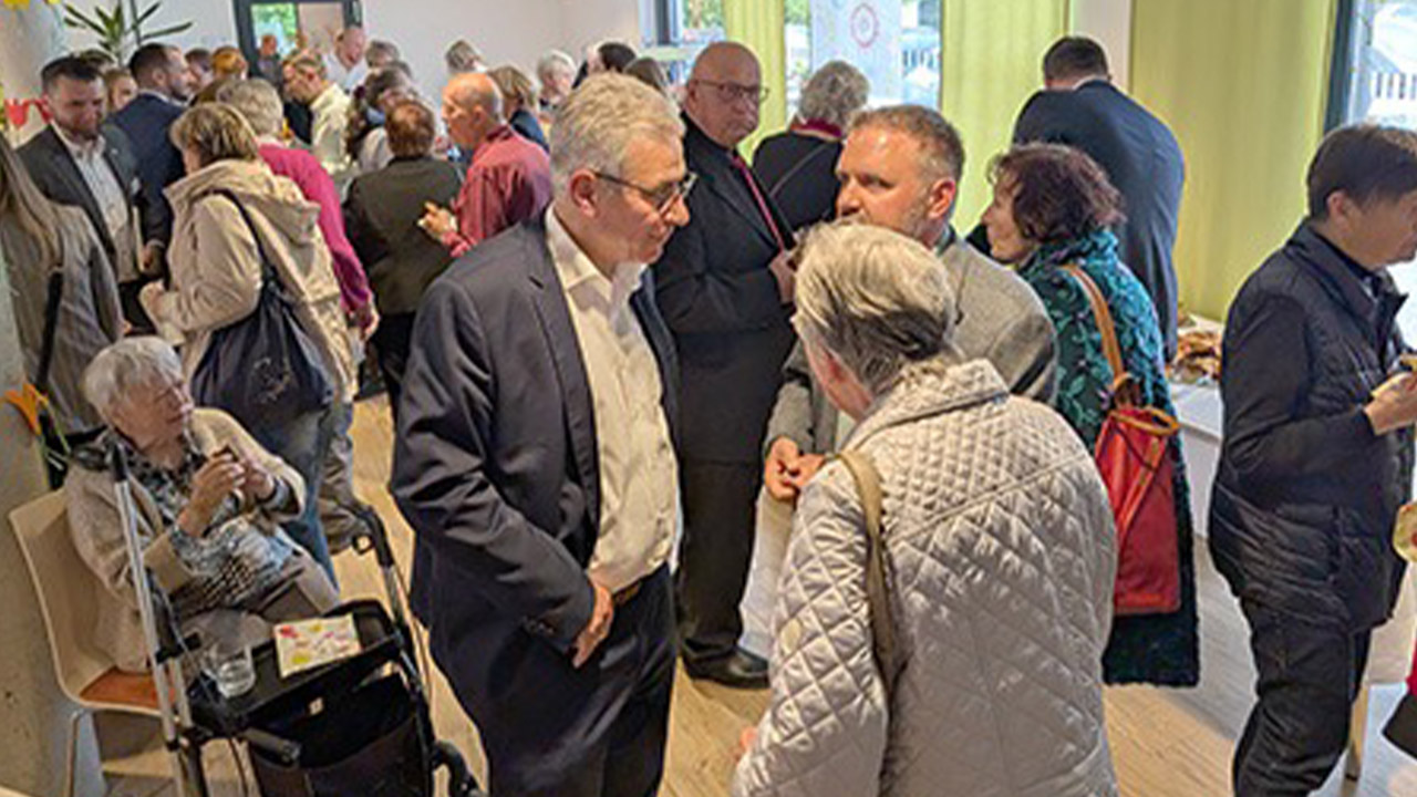 Evdiak Bild von einer Menschenmenge