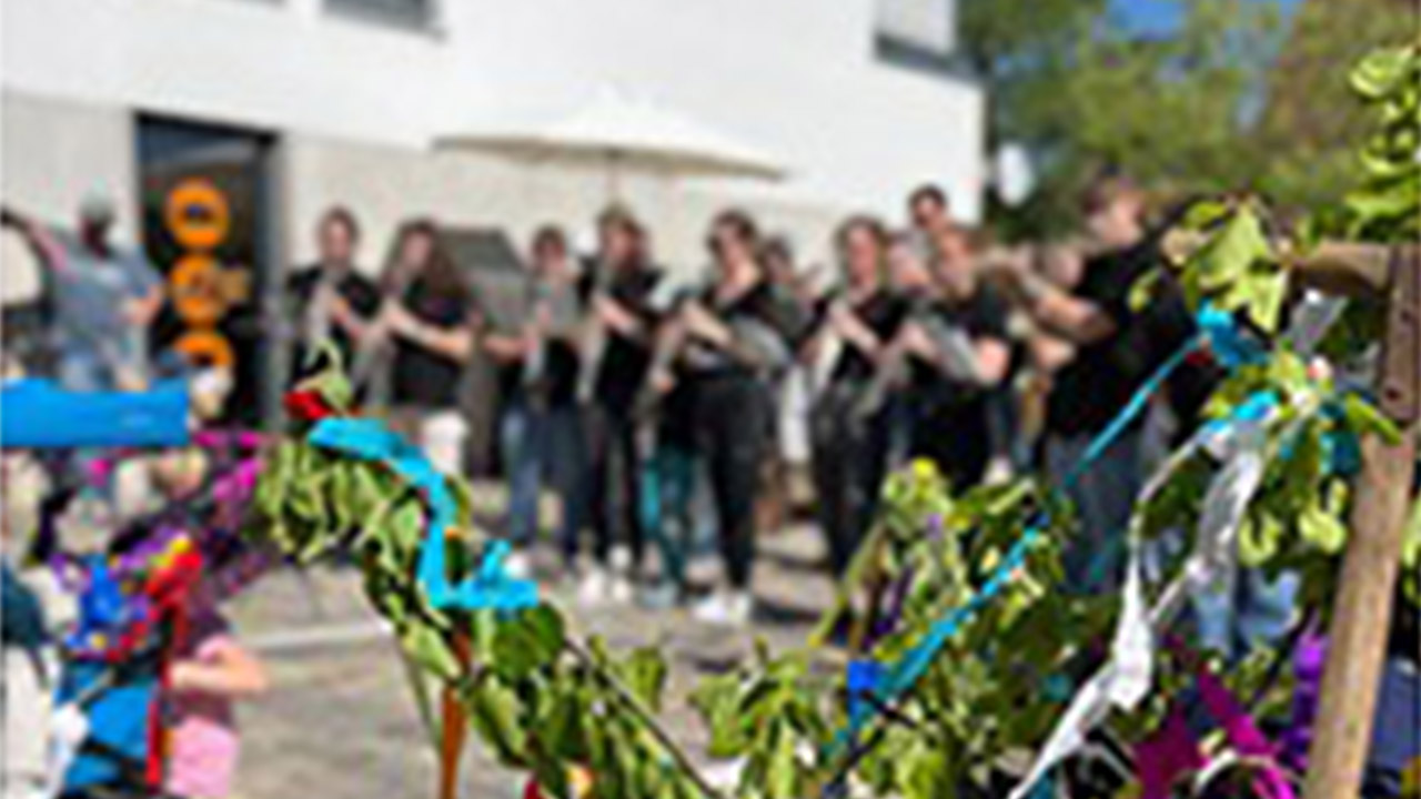 Evdiak Bild von einer Menschengruppe