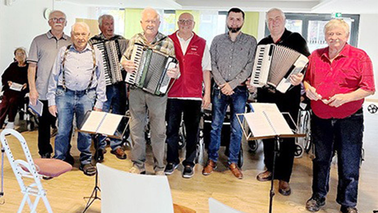 Evdiak Bild von mehreren Männern mit Akkordions und Notenständern